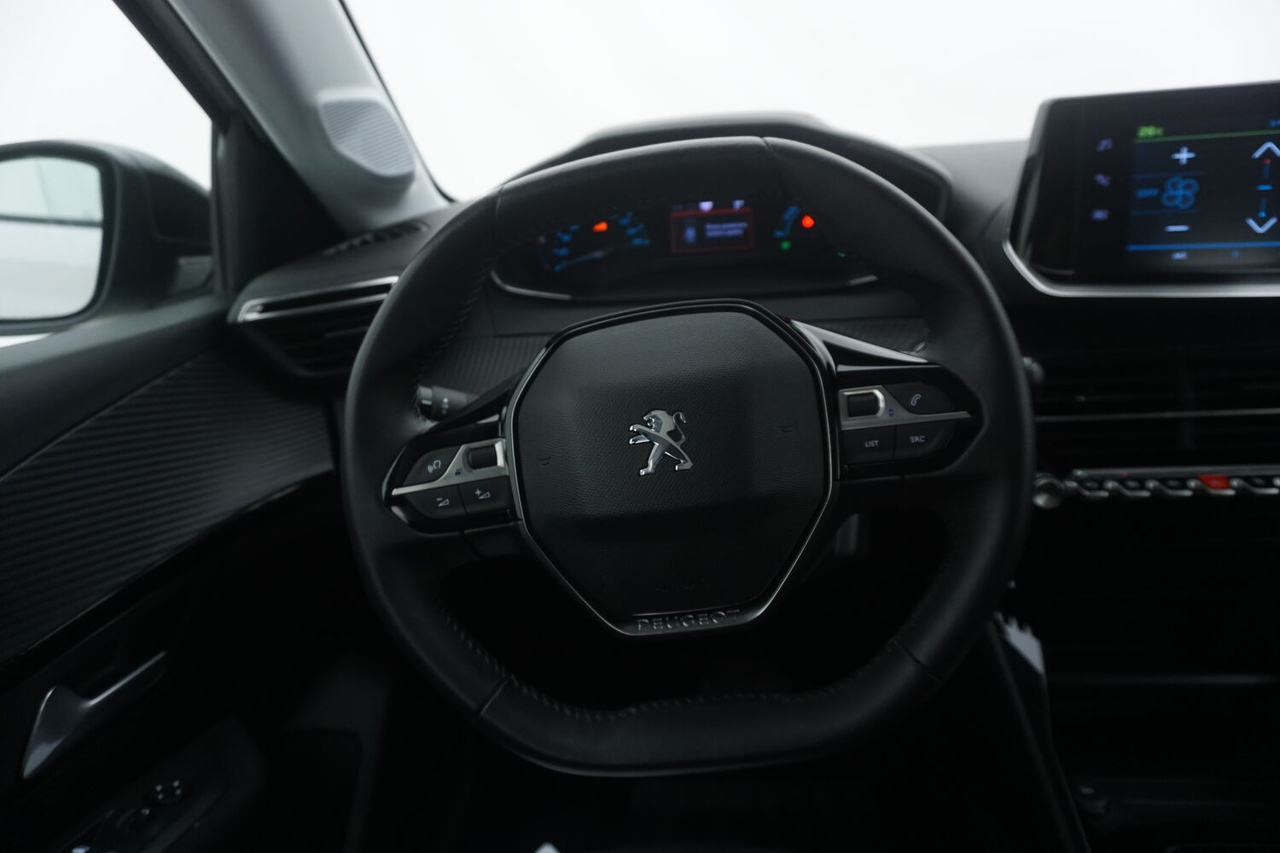 Peugeot 208 — photo 12