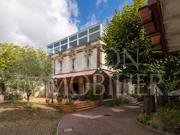Maison 11 pièces 300 m²