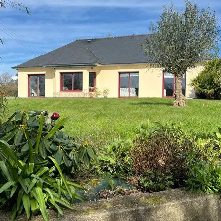 Plouider - Maison de plain-pied 118 m2 avec dépendances, à 3 km de la mer