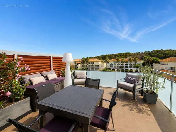 Le Lavandou Grand Jardin Dernier étage, superbe 4 pièces traversant avec terrasse plein sud et parki