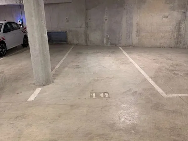Parking/box Tours