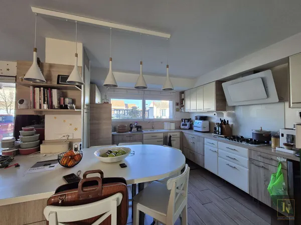 Maison 8 pièces 208 m²