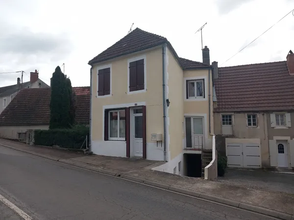 Grande Maison de Bourg 4 chambres ANLEZY 58270