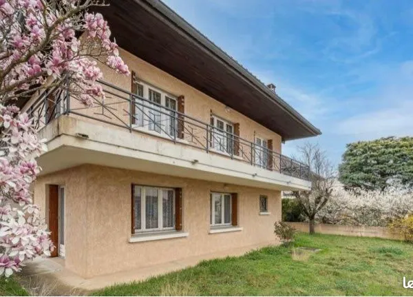 Maison 7 pièces 142 m2 sur 724 m2 de terrain