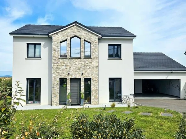 Maison indépendante de 2019 - 146 m² habitables - 4 chambres - terrain 1 176 m² - garage 43 m² - vue