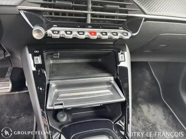 Peugeot 208 e- 156ch 54 kwh gt — photo 15