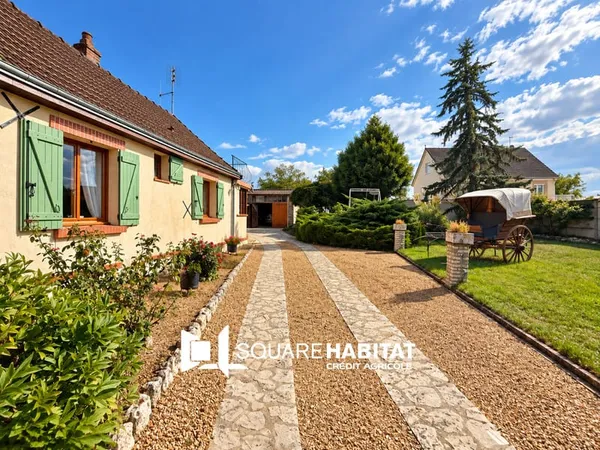 Maison familiale avec jardin arboré, terrasse, garage et dépendances à Dammarie