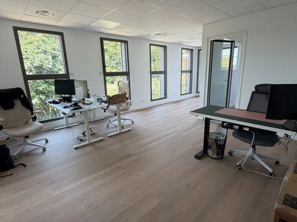 Local professionnel 100 m² - Bureau + stockage - Castanet-Tolosan
