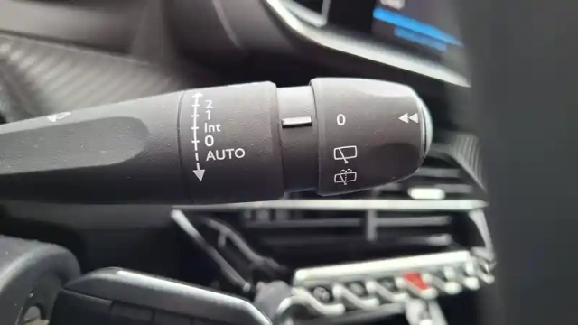 Peugeot 2008 puretech 100 s&amp;s bvm6 — photo 29