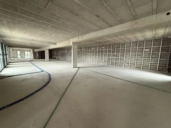 LOCAL COMMERCIAL 585 m2 - LA FARLEDE