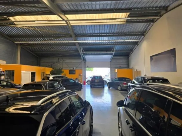 Local professionnel 4 pièces 360 m²