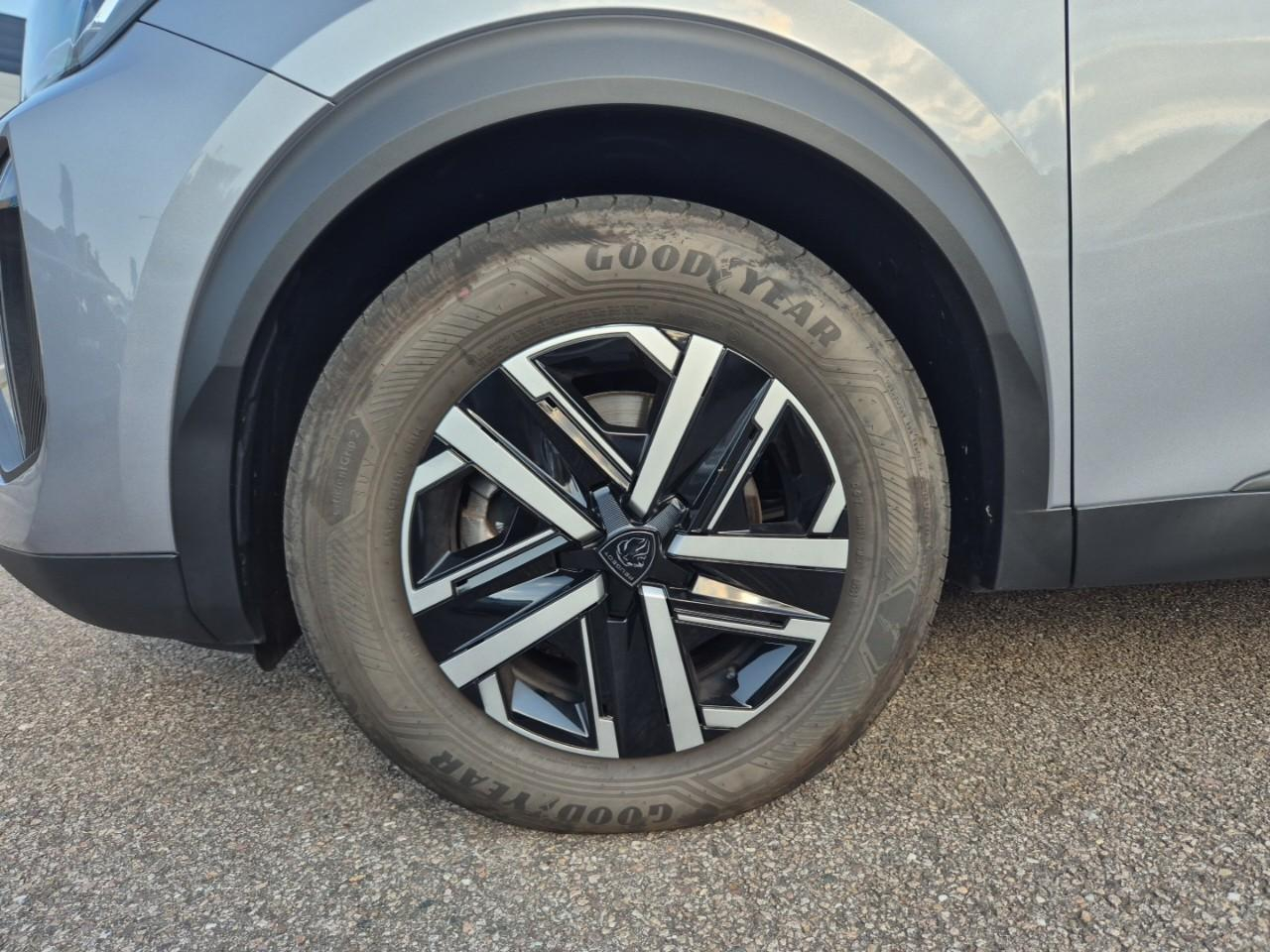 Peugeot 2008 hybrid 145 e-dcs6 style — photo 11