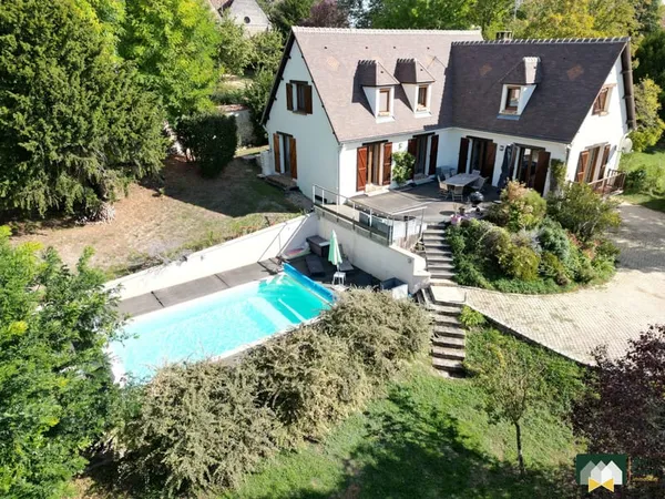 MAISON 7 PIÈCES AVEC TERRASSE, PISCINE ET DOUBLE GARAGE - SAINT