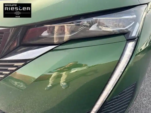 Peugeot 308 phev 180 e-eat8 — photo 16