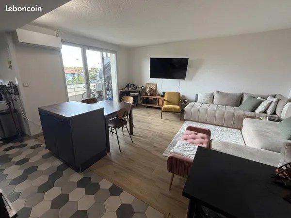 Appartement T3 64 m² rénové, balcon et parking