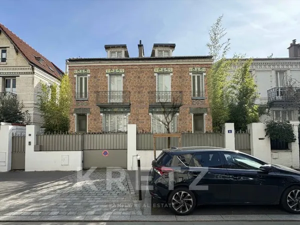Maison de 305 m2 à construire sur terrain de 452 m2