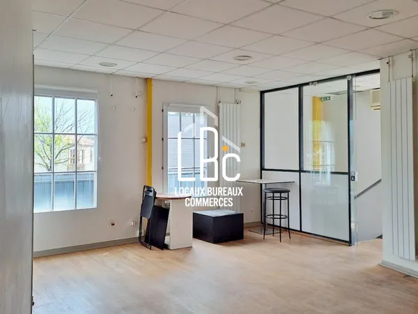 Bureau 65 m²