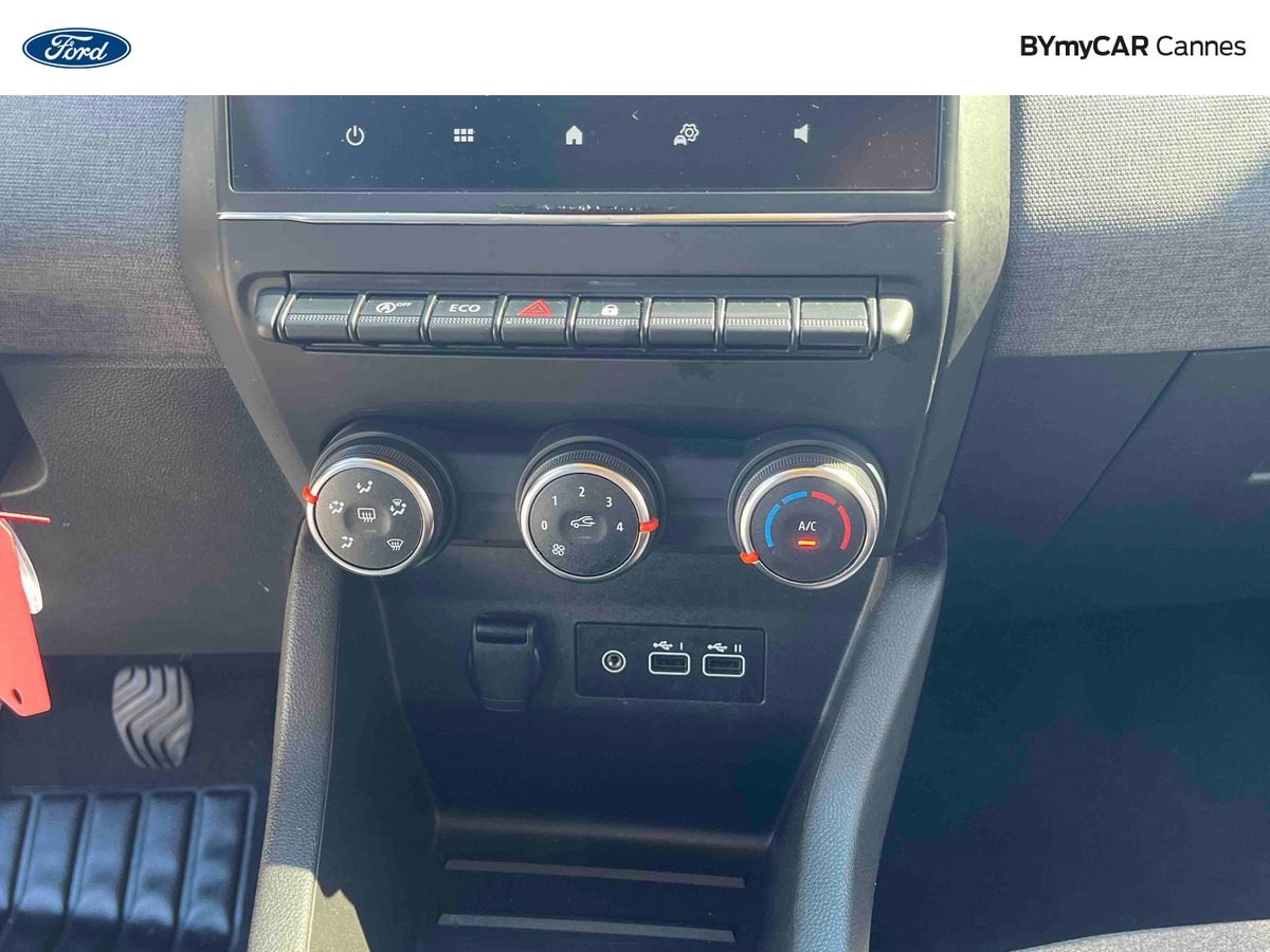 Renault Clio TCe 90 — photo 16