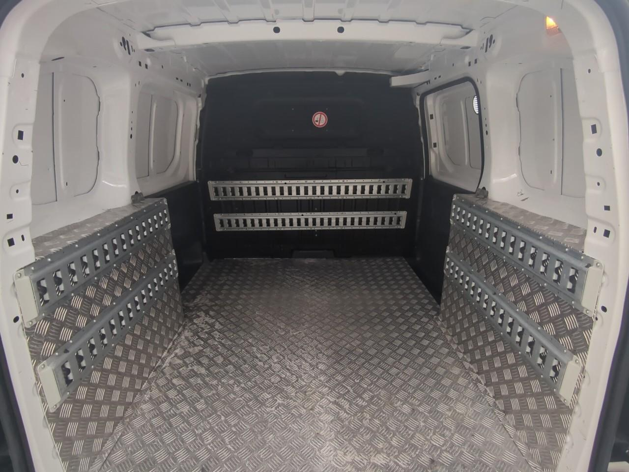 Citroën Berlingo van m 650 bluehdi 100 s&s bvm5 driver — photo 6