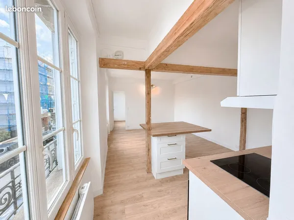 Charmant 2 pièces 42 m² refait à neuf, poutres apparentes, 2 min à pied de la gare de Rambouillet