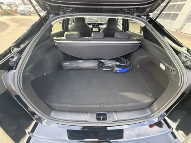 Toyota Prius hybrid rechargeable dynamic pack premium — photo 10