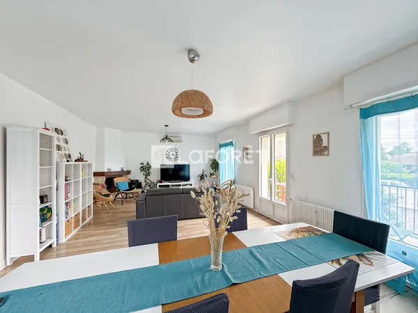 Maison 7 pièces 215 m²