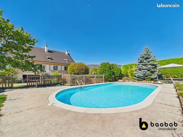 Maison 10 pièces 240 m²