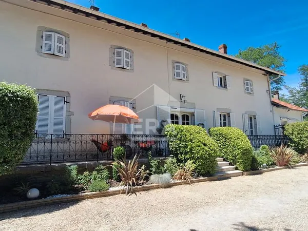 Maison 9 pièces 260 m²