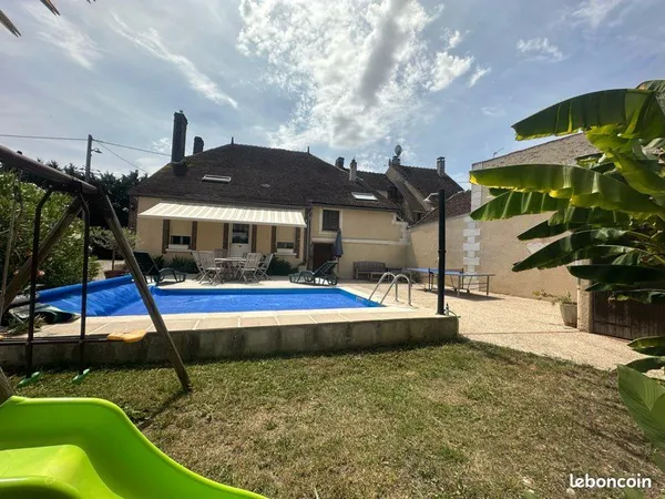 Maison familiale rénovée avec piscine