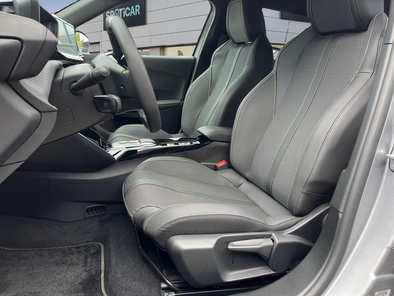 Peugeot 2008 hybrid 145 ch e-dcs6 gt — photo 9