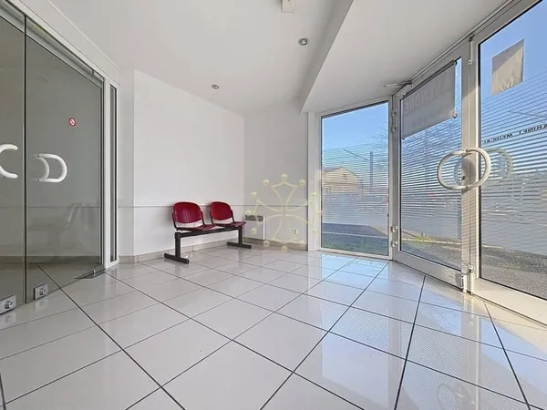 Local d'activité 178 m²