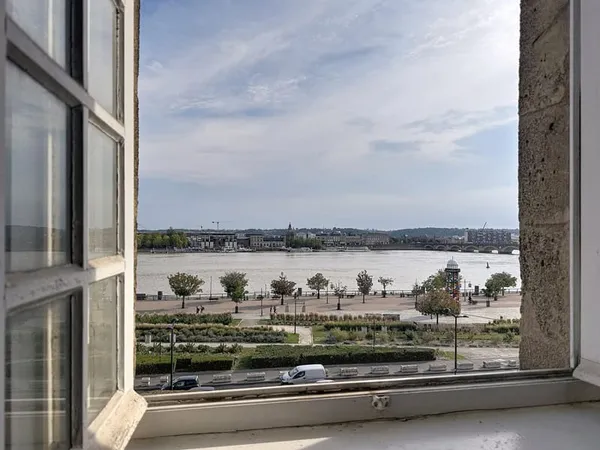 Bordeaux Quais Duplex T3 au dernier étage avec vue Garonne