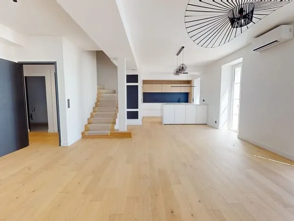 Maison 6 pièces 241 m²
