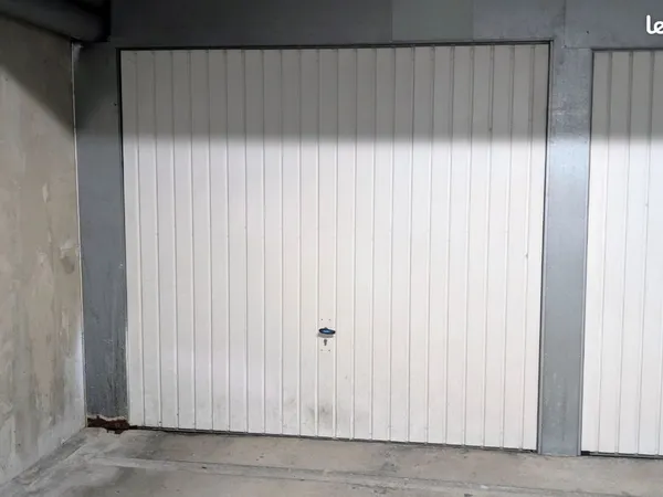 Location garage quartier jet d'eau