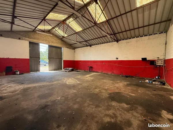 Local industriel 200 m²