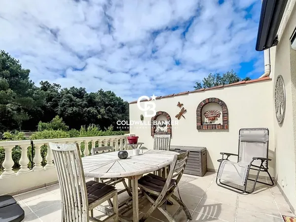Vends propriété - 203 m² - 8 pièces, 5 chambres - Longeville-sur-Mer 85560