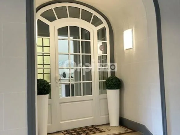 Bureau 96 m²