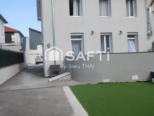 Superbe Maison de Ville, 7 pièces, 5 chambres, 2 terrasses, terrain 542 m2, Parking,