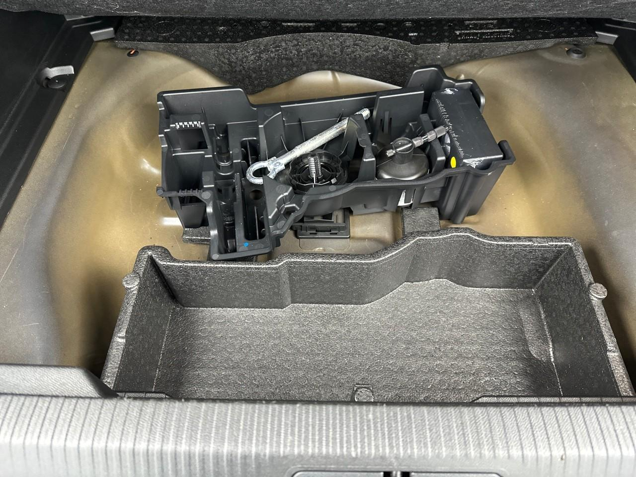 Peugeot 2008 puretech 100 s&s bvm6 allure — photo 37