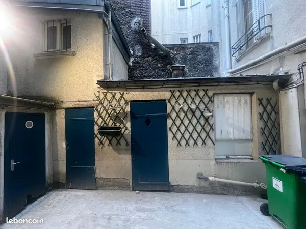 Cave sur cour, Montmartre, 3 rue Nicolet