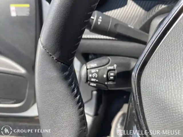 Peugeot 2008 e- 136ch style — photo 12
