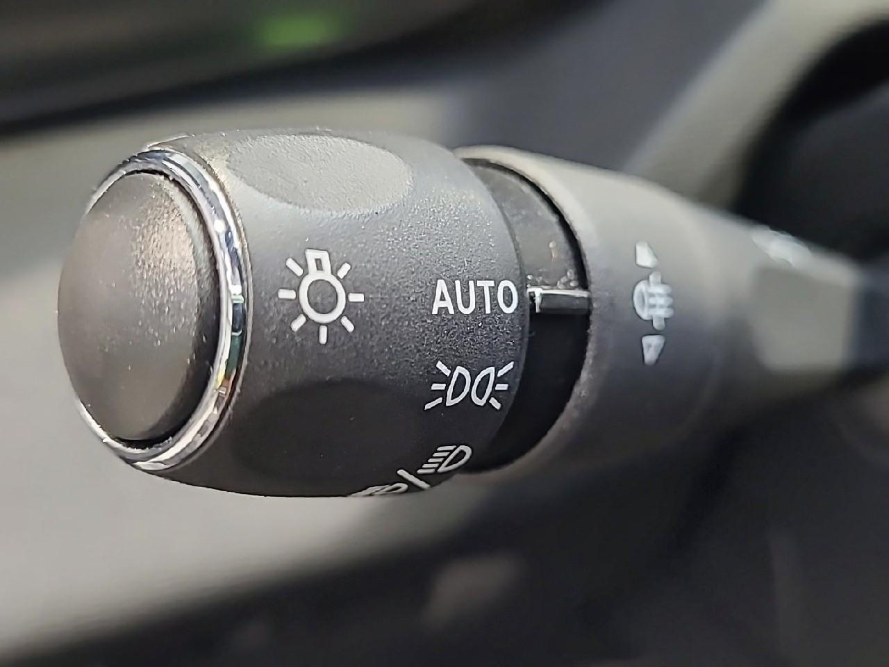 Peugeot 308 sw phev 180 e-eat8 gt — photo 30