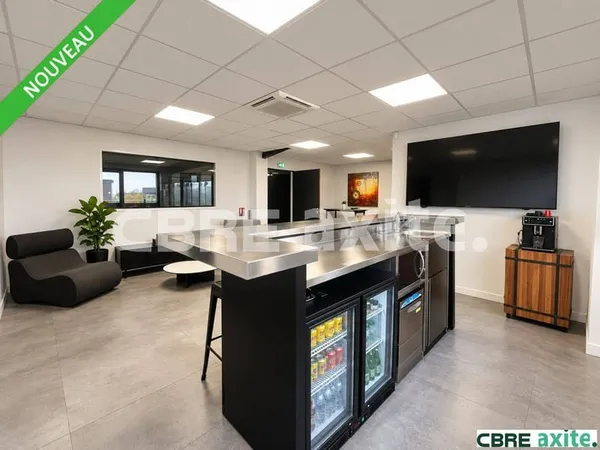 Local d'activité 840 m²