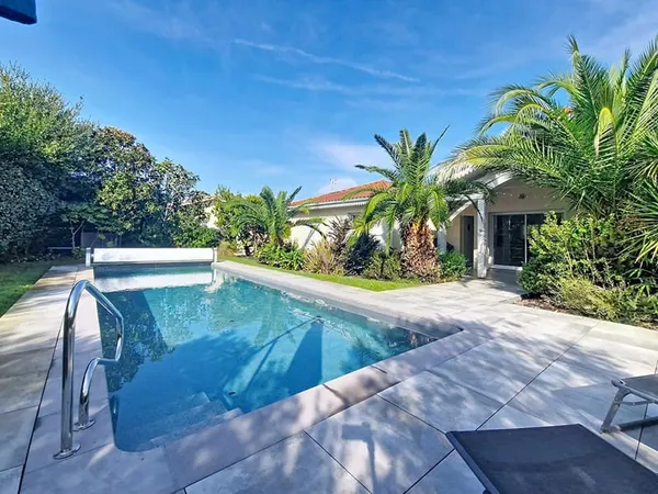 BISCARROSSE Maison contemporaine avec piscine