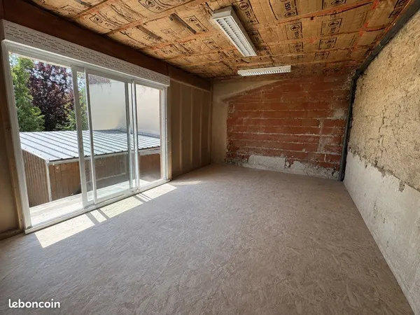 Location box stockage à louer 40 m2 3,5 sous plafond