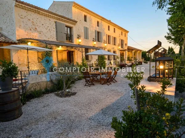 Maison 11 pièces 400 m²