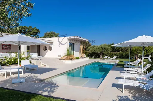 Villa 8 pièces 360 m²