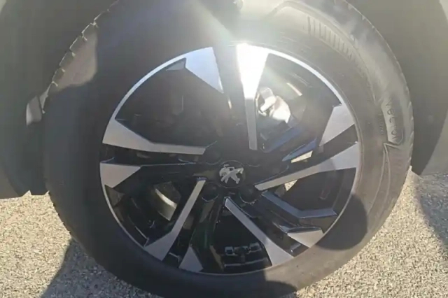 Peugeot 2008 puretech 130 s&amp;s eat8 — photo 13