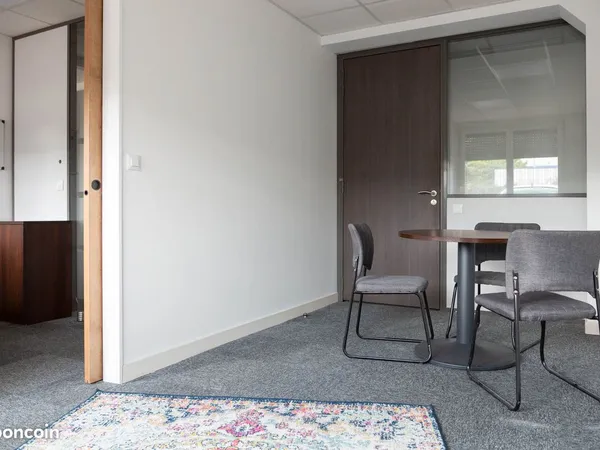Bureau double meublé 22 m2 à Caluire