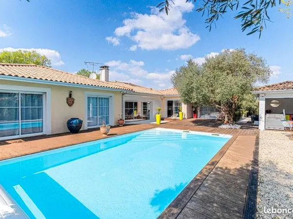 Maison 6 pièces 222 m²
